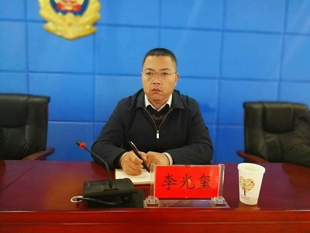 李光玺就全国"两会"安保维稳工作做了具体部署:一是要提高认识,高度