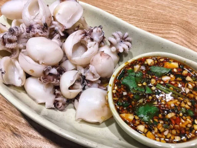 菜品之一白灼墨鱼仔白灼墨鱼仔757575撸串才是它正确的打开方式