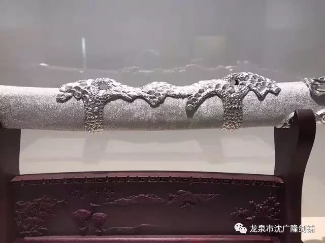 虎啸山林不怒自威虎威刀