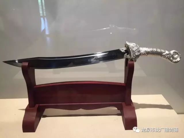 虎啸山林不怒自威虎威刀