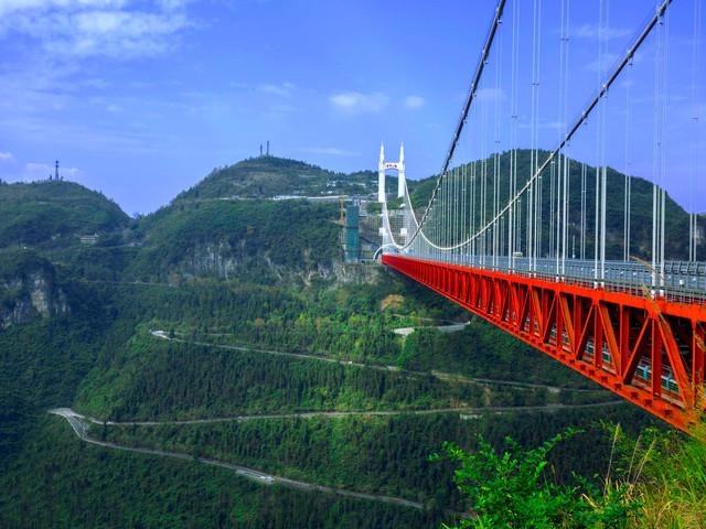 湖南的跨山大桥修上瘾了,来看看有多少个世界纪录