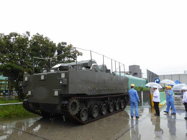 日本最新型两栖战车亮相