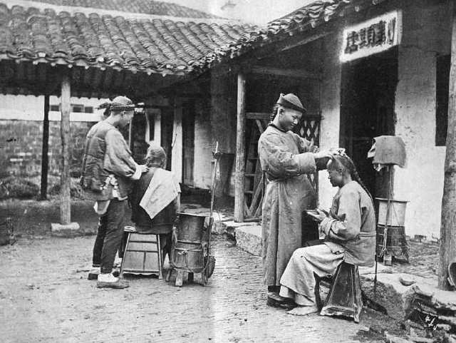 清朝真实老照片：溥仪穿着西装、戴墨镜