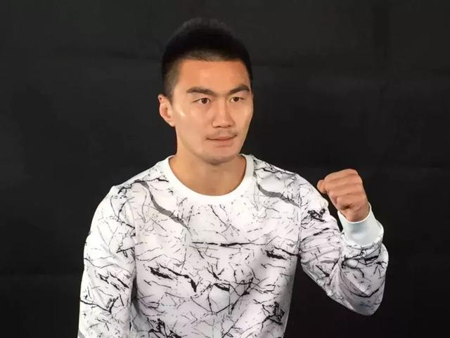 "炸药"杨茁自带防水属性!三回合ko"消防队员"燃爆全场!