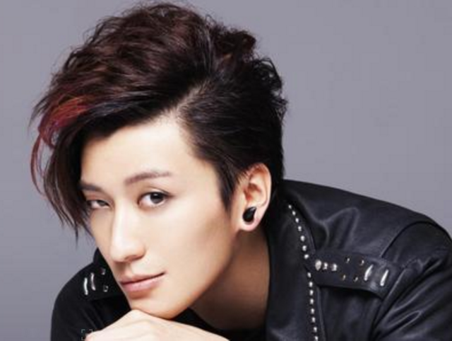 乔任梁父母近照曝光,乔妈消瘦乔爸两鬓斑白!