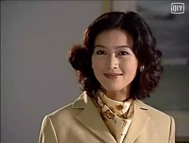 在《养个孩子不容易》中饰演妈妈"李欣茹",柔弱的让人人都不禁产生