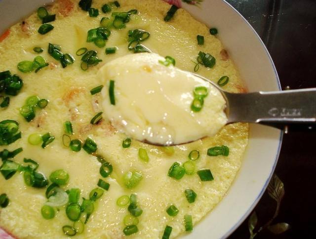 蒸鸡蛋糕是冷水下锅还是热水下锅很多人全做错了怪不得有气孔