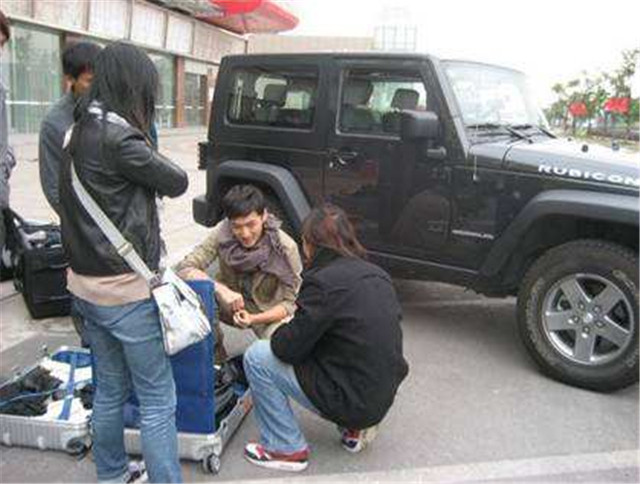 如果不是父母反对杨幂已和他结婚9年今豪车出行他依旧单身