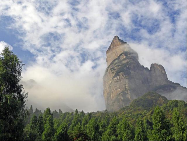 中国最高大的天然大佛逼真程度令人称奇你见过它的真面目吗