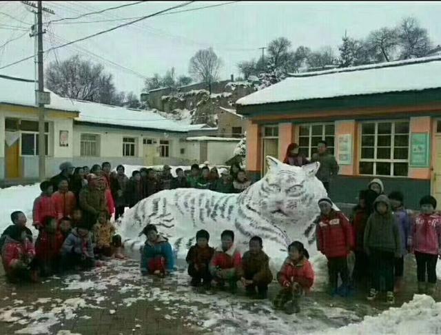 寓教于乐:甘肃环县的这个小学老师太有才,雪人堆出世界水平了!