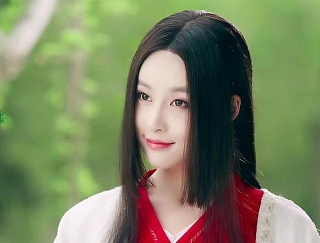 她参加选秀节目出道,出演天龙八部走红,如今是低调的实力派演员