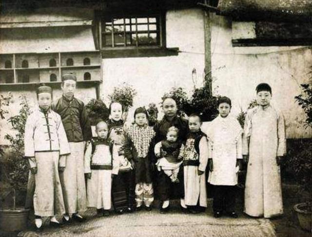 主张一夫一妻的康有为五个老婆可讲究个个肤白年轻貌美