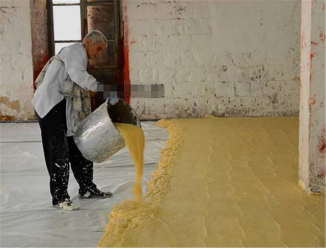 趣友们,有时候大街上地摊卖的肥皂也都是小加工厂自己生产的,大家