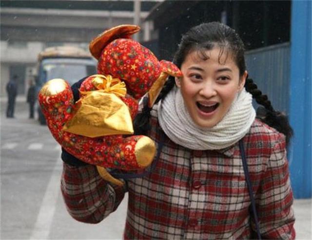 她曾为拍戏两次退学,婚后上节目被吐槽胖,如今瘦30斤重回荧屏