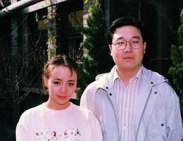 英达可能坐牢十年!宋丹丹微博炸了!网友:大仇已