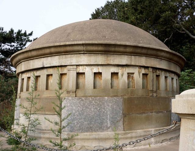 实拍民国代总统周自齐墓地荒草一人高曾多次被盗保护无门