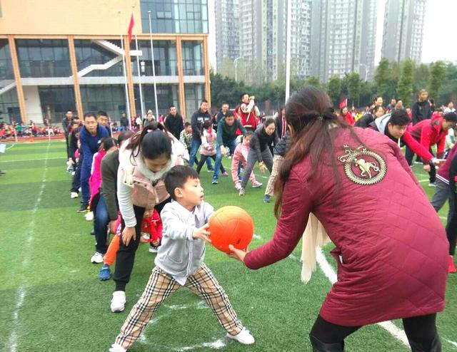 七彩童年快乐飞扬重庆九龙坡彩云湖小学第三届运动会火热举行