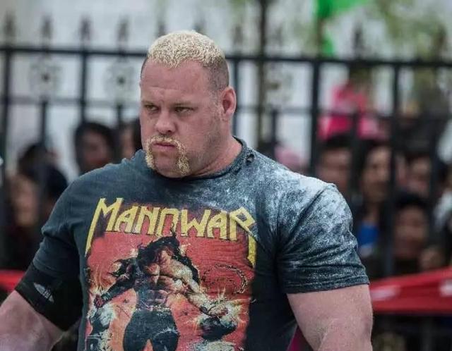 美丽小城迭部上演大力士"决斗"