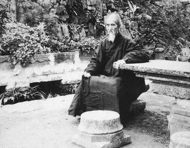 虚云禅师圆寂以后,得到数百颗五色舍利子.公号:一道秘闻