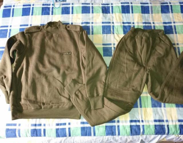 详解03式冬季军服女兵绒衣为何领子后部有拉锁