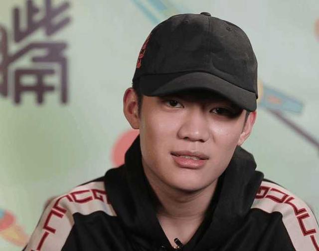 贾乃亮不管是颜值,还是学识眼界都可以秒杀pg one.
