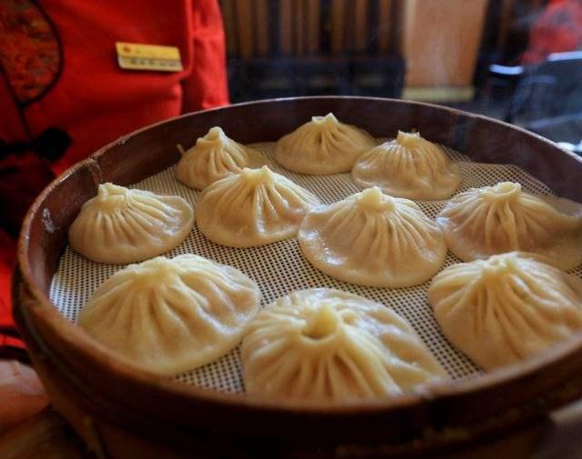 开封小笼包 虽然开封现在沦落到三四线城市,但谁也不能动摇他曾经在