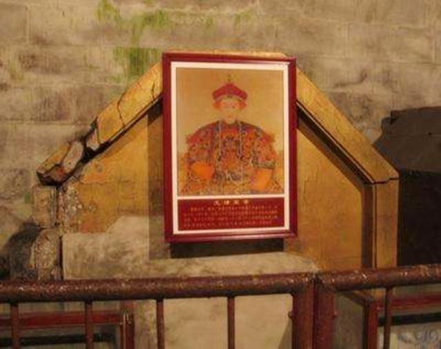 载垣等请咸丰帝朱笔亲写,以昭郑重.