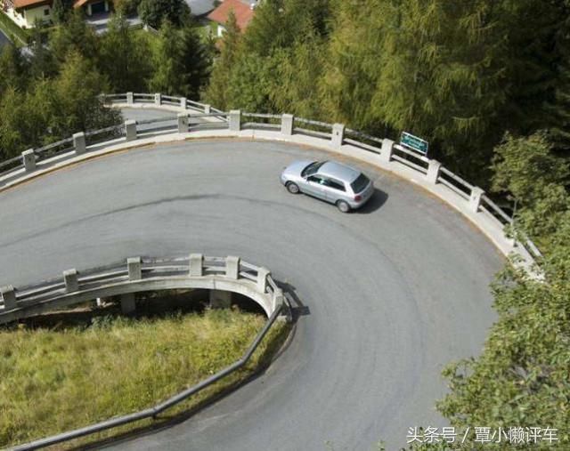 左转弯怎么加方向 左转弯什么时候打方向