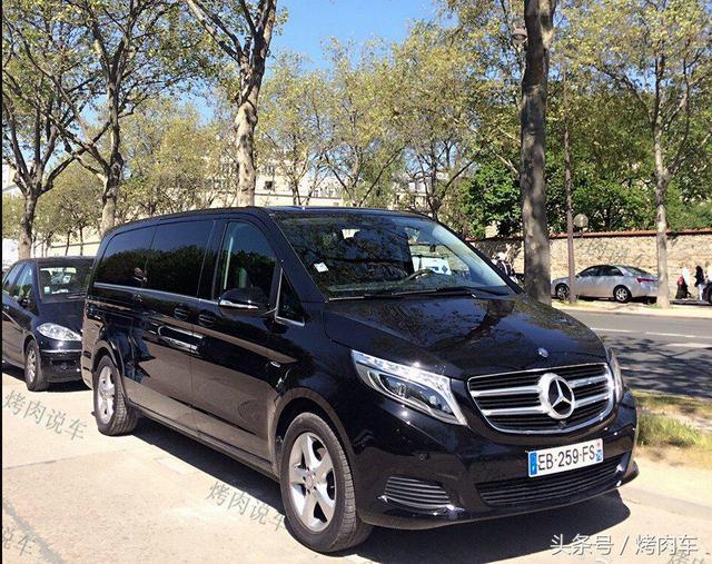 成龙去国外出差, 他的奔驰商务车直接开进飞机场, 还有武装护卫