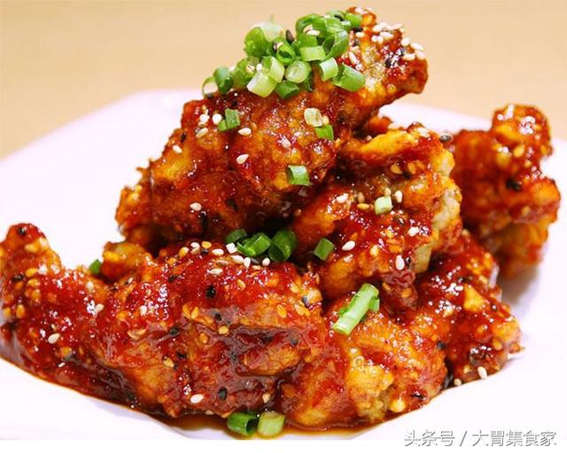 今天吃什么怎么做一款色泽十足的琥珀炸鸡块让手指停不下来