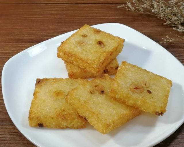 自制方块油糕,做法简单,色泽金黄,咸香微麻,儿时记忆的味道!