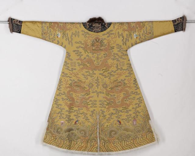 冬天快来了一起来欣赏下雍正皇帝的冬装