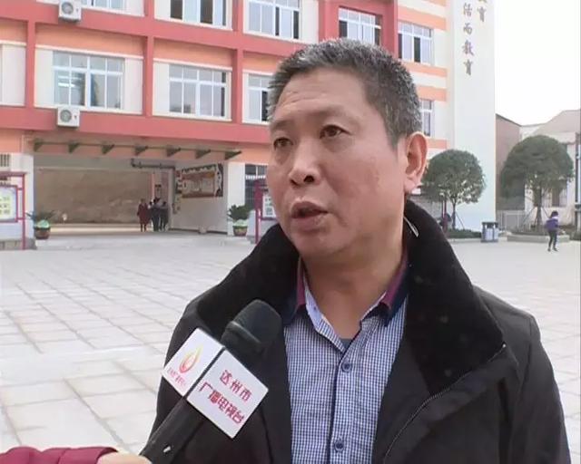 正文       宣汉县双河中学校长文伟表示,目前学校掌握的腹泻人数为15