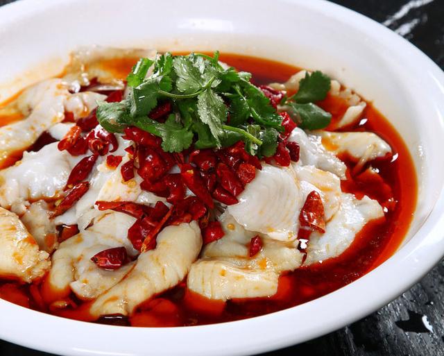 这个麻辣水煮鱼又滑又嫩流口水,吃一块鱼片配2碗饭,实在太好吃