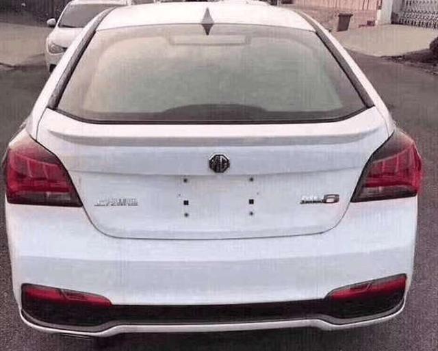 偶遇一批名爵6库存车,工作人员:造型太落伍,5折处理也不好卖