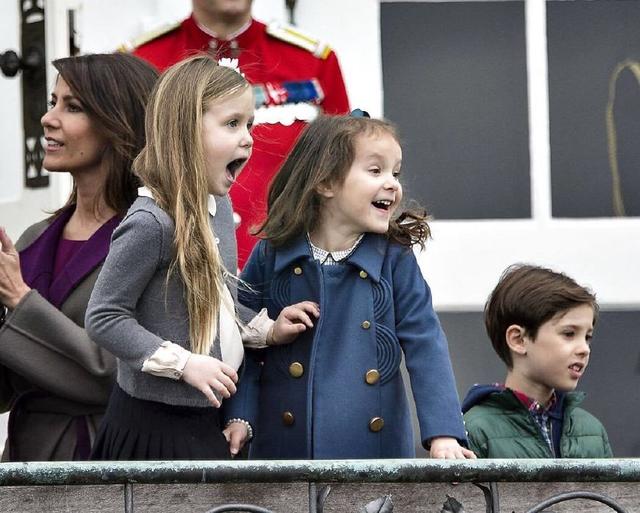 丹麦小公主雅典娜颜值直逼夏洛特小公主!