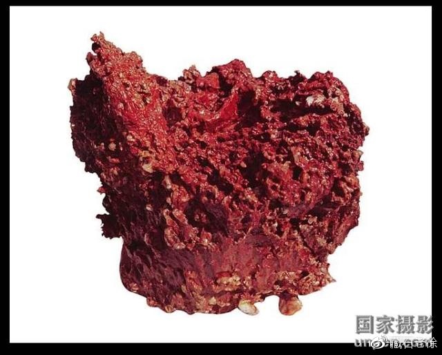 红色角砾岩陨石图片