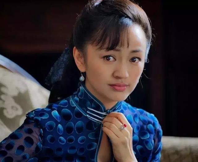 她是柳云龙钦点风筝女主韩冰罗海琼真实身份早已是富婆阔太