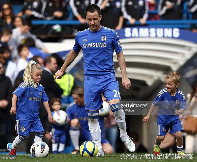 英超最强中后卫,他走后,切尔西散步踢球,铁血精