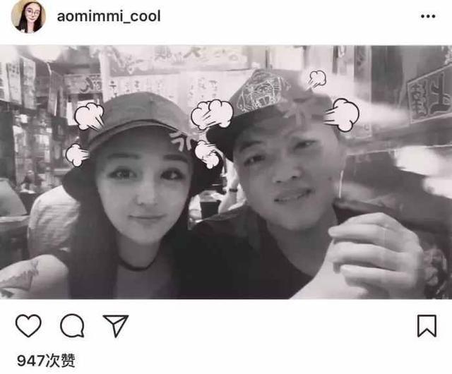 RNG小狗uzi和女友同游迪士尼,网友:又换新女友