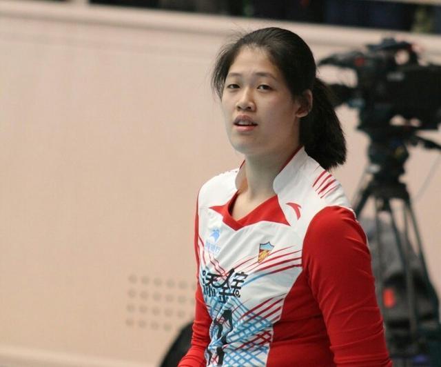 女排爆红新天才被传身体出问题!央视还其清白李盈莹出身体育世家