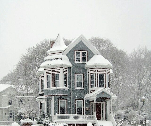 冬天大雪后的维多利亚别墅风景别样不同,像童话般的冰雪城堡