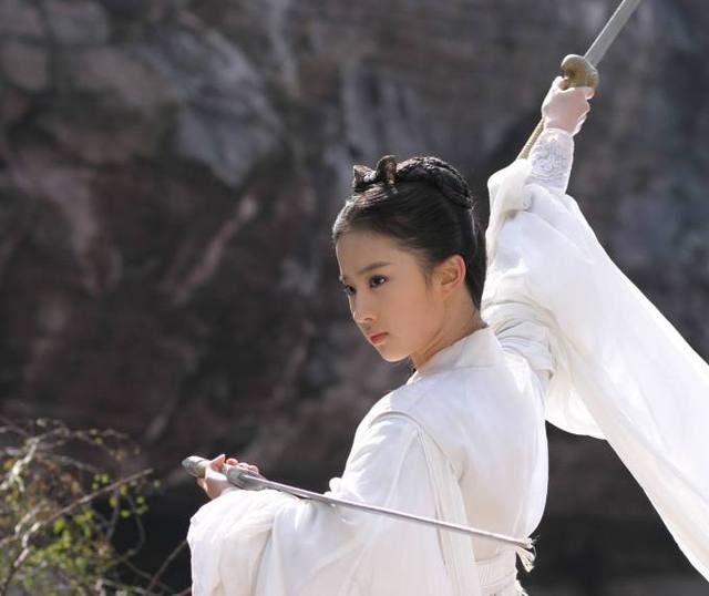 金书中,黄蓉和小龙女谁更适合当老婆?网友说出了大实话!