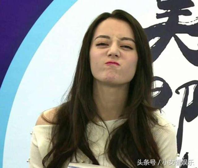 迪丽热巴脸部浮肿,打针了?网友:看她最近的行
