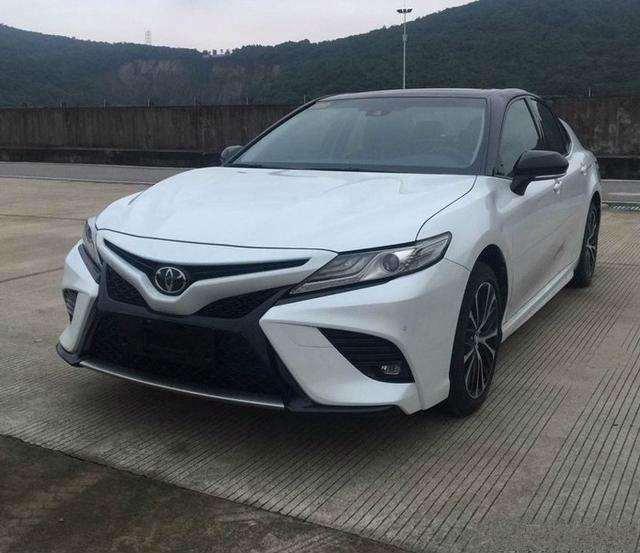 试驾第八代丰田凯美瑞,颜值爆表或16.89万起,还买啥大众迈腾