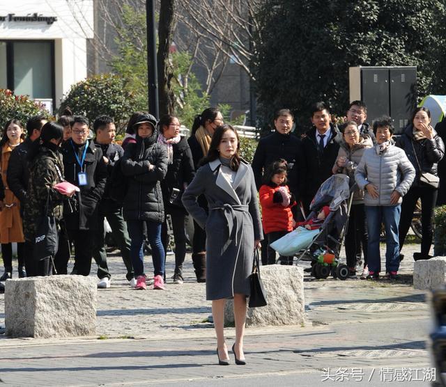 谈判官幕后照你见过多少,黄子韬比心,杨幂美艳!