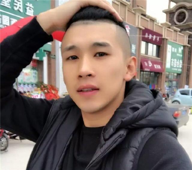 天佑提400万宾利被网友抨击