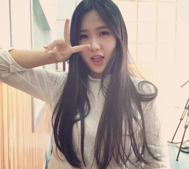 福建福州美女,播音专业饱览群书