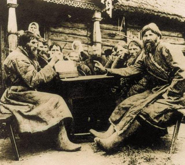 首先是由来已久的种族歧视,俄罗斯主要民族构成是俄罗斯族,也就是