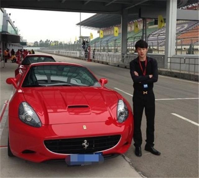 陈俊宇虽然有钱,不过人品很好,之前为了灭网红郭美美的威风在大家争相